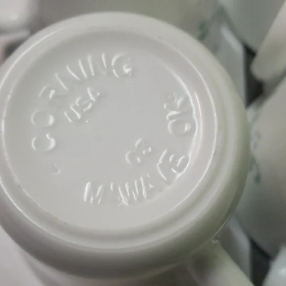 Vintage brand new "Corning" white mug set with green, blue floral and hearts (4) - Picture 2 of 5